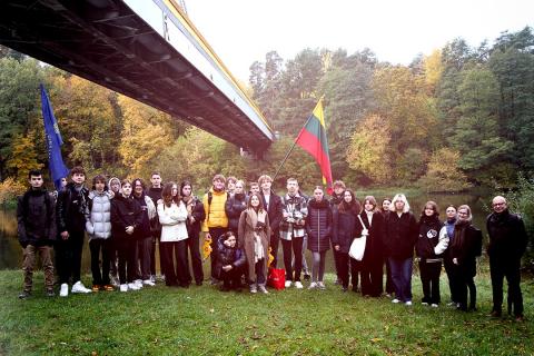 Lithuanian Centre of Non-formal Youth Education and Vilnius Žvėrynas gymnasium kicked off the “Plastic Pirates – Go Europe!” citizen science initiative in Lithuania 