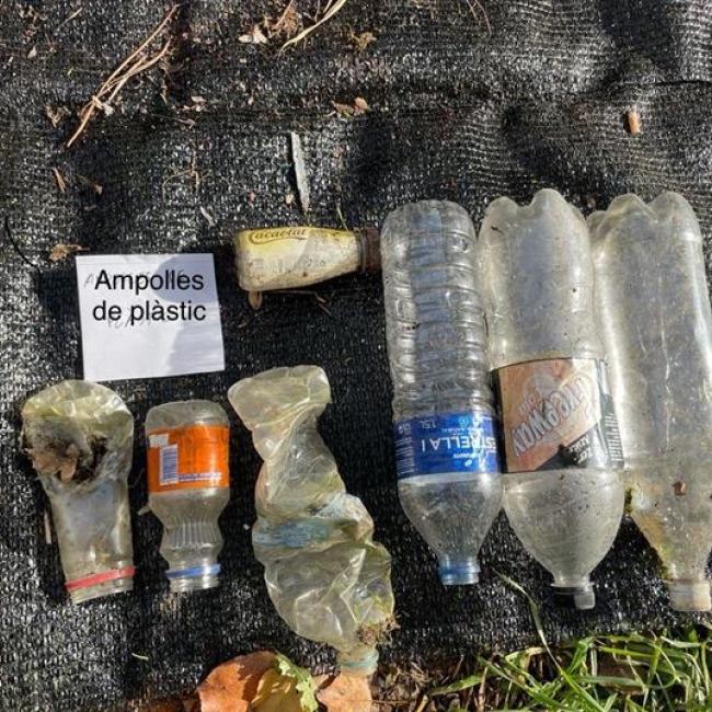 Ampolles de plàstic.jpg