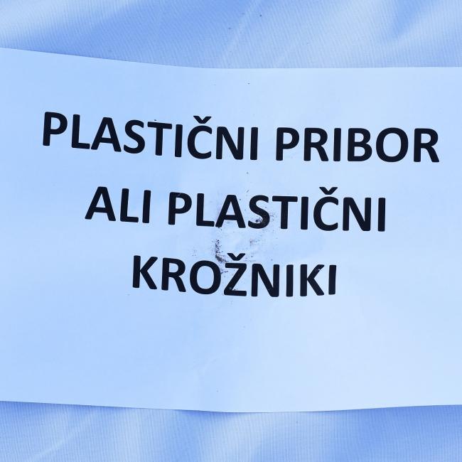 PLASTIČNI PRIBOR ALI PLASTIČNI KROŽNIKI 1P.jpg