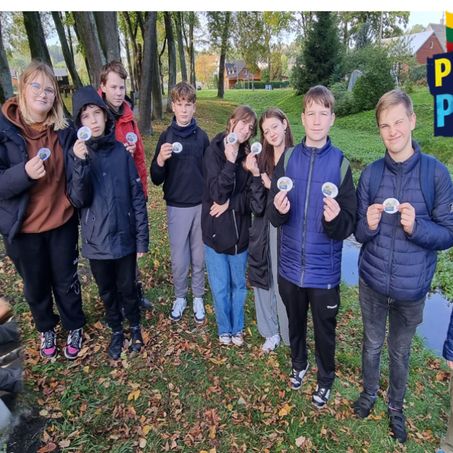 Plastic pirates _Grupės foto.png